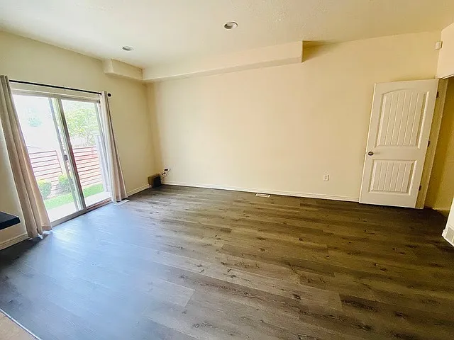 271 E Ailee Ln — Photo 8