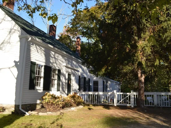1015 Hortonville Rd, Swansea, MA 02777