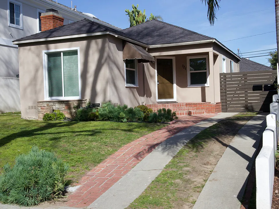 721 Avenue A