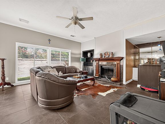 3rd image of 324 W Champions Colony #Iii