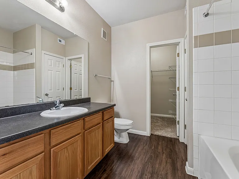 Point Royale Apartments — Photo 17