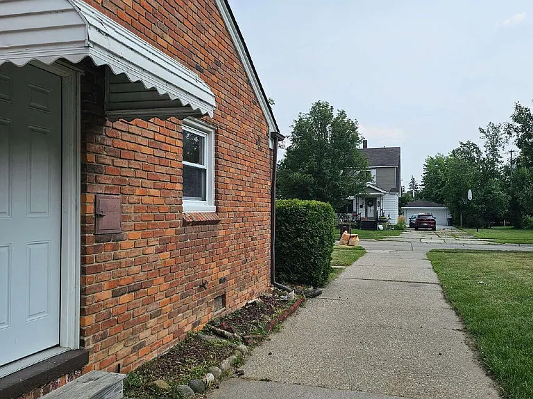 8457 McKinley Ave — Photo 15