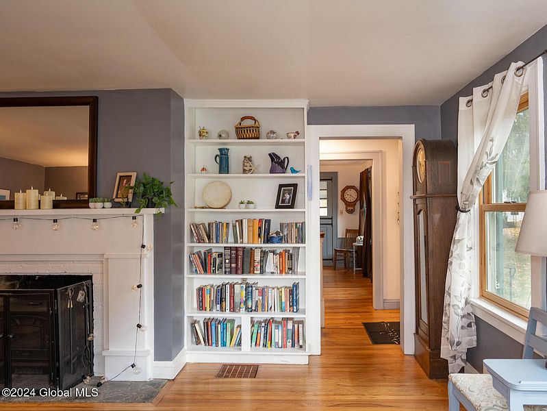 5th image of 411 Spring Avenue