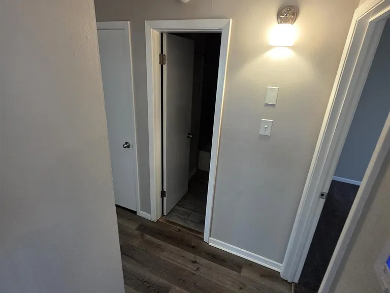 8 W Windsor Dr — Photo 12