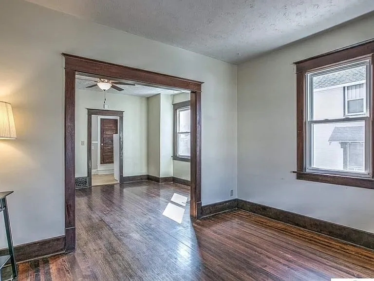 2125 S 35th Ave — Photo 3