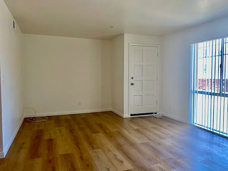 108 W Maple St #23 — Photo 21