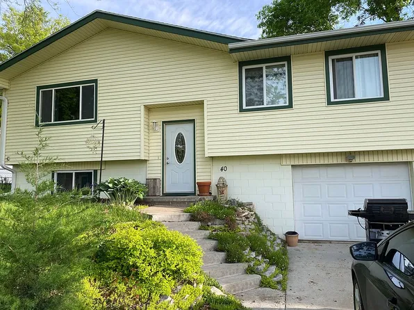 40 Pine Crest Dr, Yutan, NE 68073