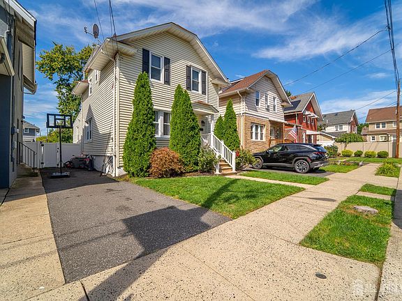 2nd image of 555 E Maple Ave
