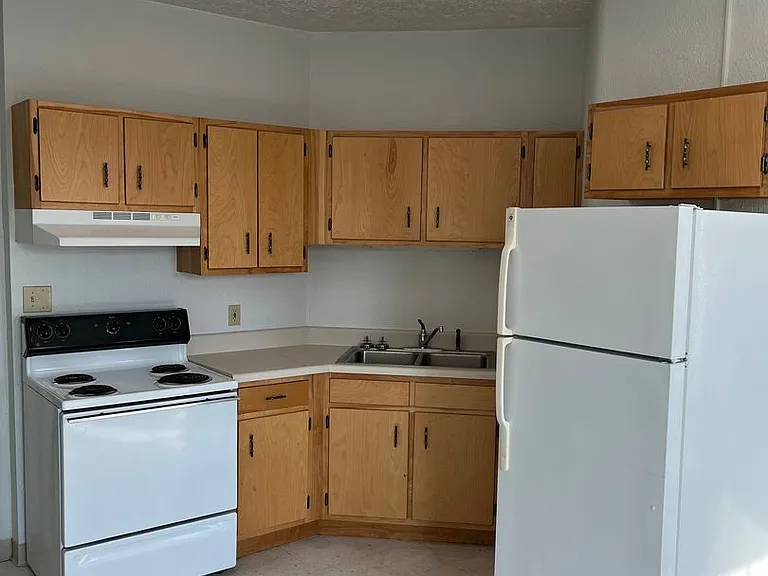 137 E Main St — Photo 3