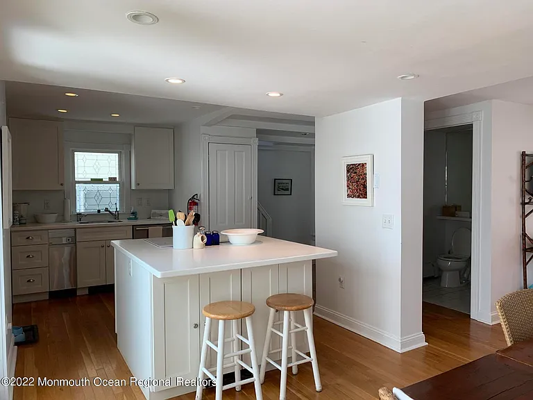 13 Heck Ave — Photo 9