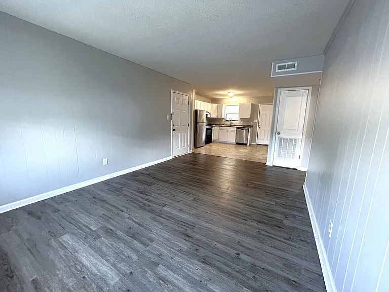 102 Ravenwood Dr #D — Photo 3