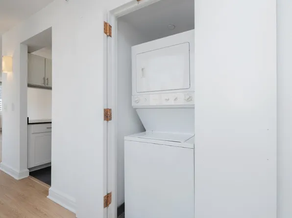 140 Riverside Boulevard image 8 of 17