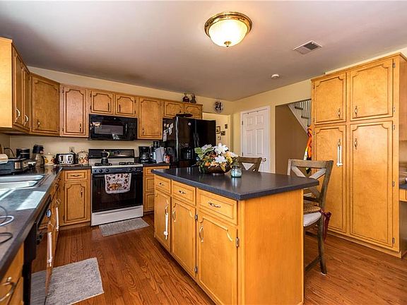 4th image of 3108 Peacock Dr