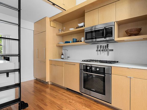 5th image of 421 W 22nd St APT 2F