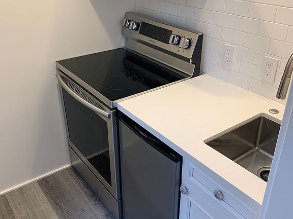 5th image of 390 Euclid Ave #1B