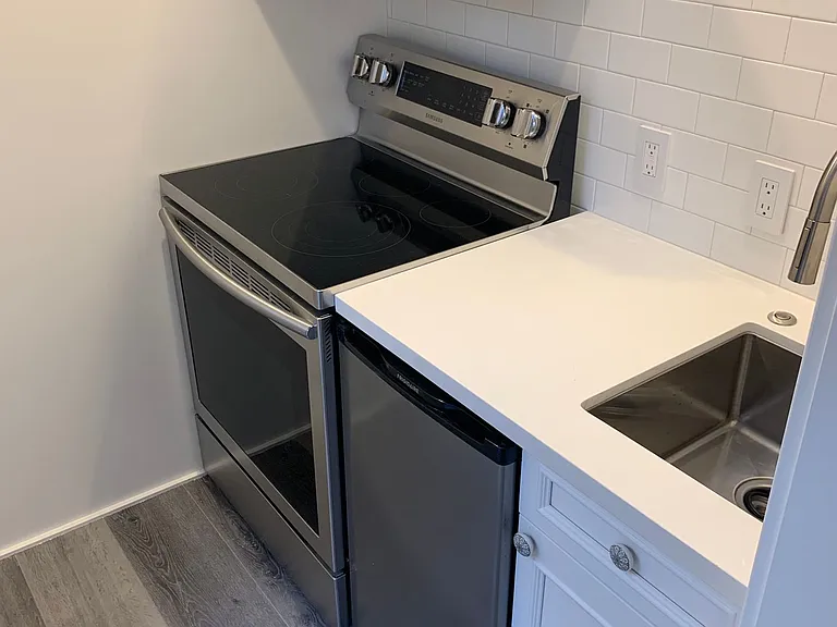390 Euclid Ave — Photo 5