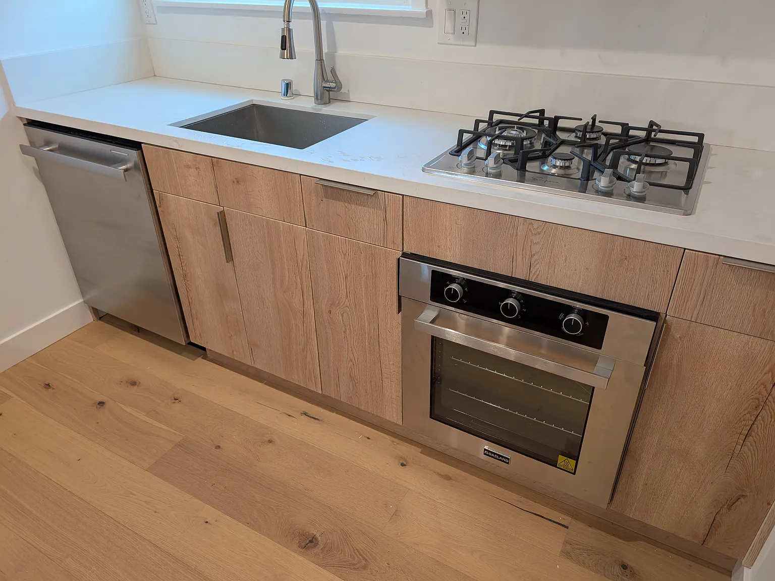 2 bed, 850 sqft, $3,150 — Photo 2