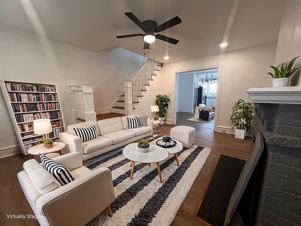 Large Living Room w/ Fireplace (non-functioning)

* Image is Virtual Staged