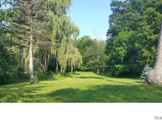 2427 Snellbrook Rd, Auburn Hills, MI 48326