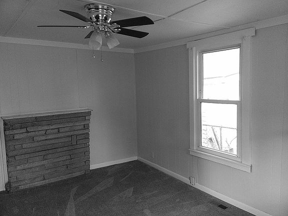 3rd image of 441 Douglas Ave