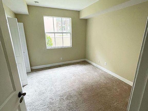 4th image of 3701 NE Renar Ave #3701