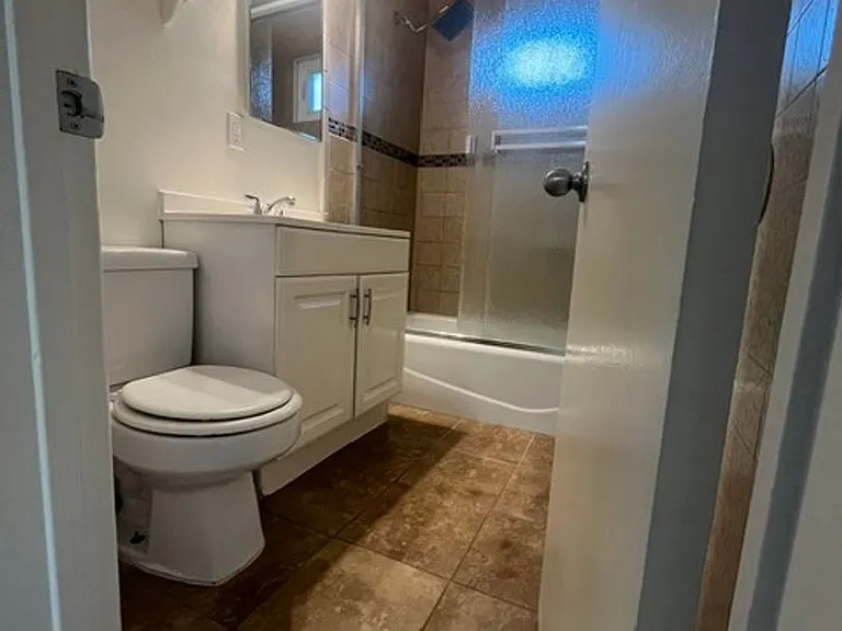 6581 Bestel Ave — Photo 21