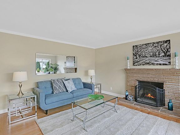 5th image of 25 Lilac Ln