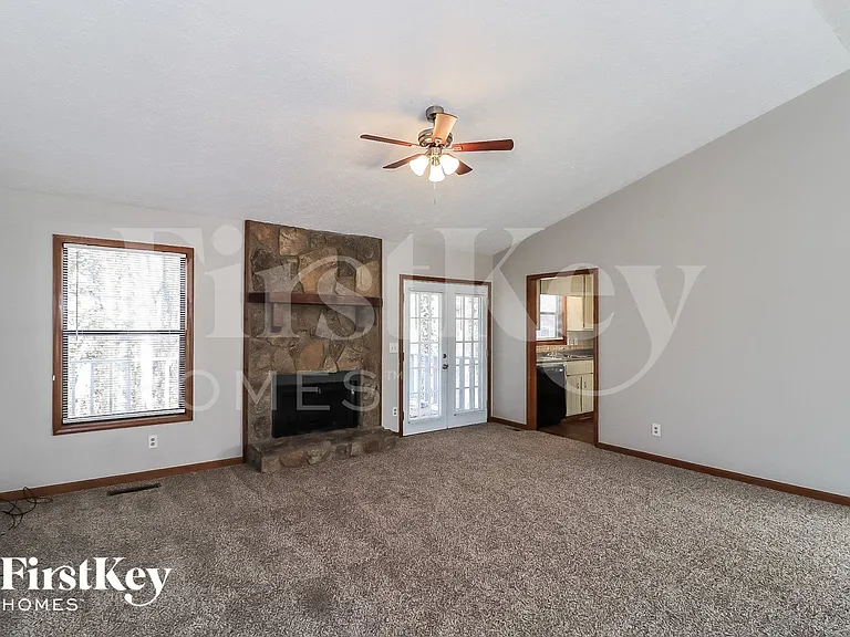 213 Park Ave — Photo 3