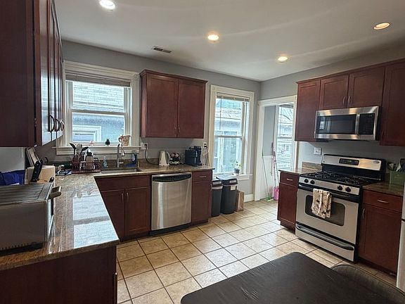 3rd image of 122 Calumet St #3