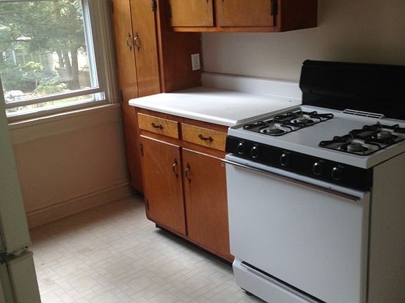 3rd image of 23 Barnett St APT C22