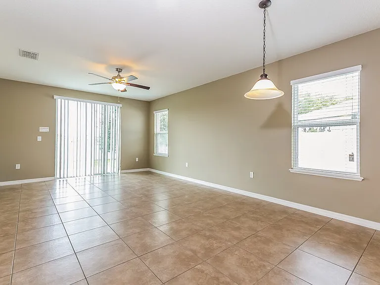 121 Daigledog St — Photo 6
