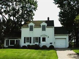 113 Clinton Ave, Lower Burrell, PA 15068