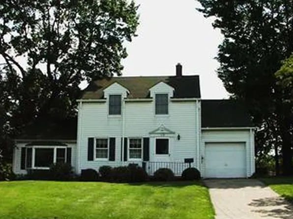 113 Clinton Ave, Lower Burrell, PA 15068