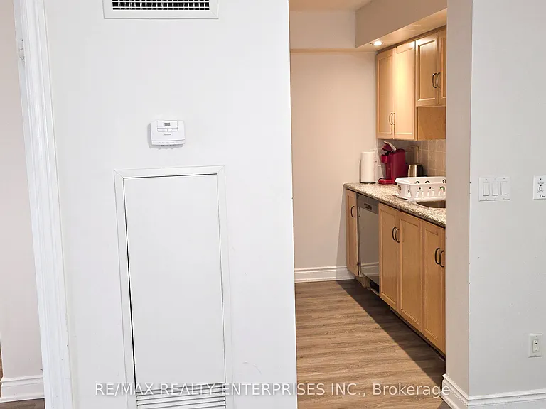 250 Wellington St W #1435 — Photo 15