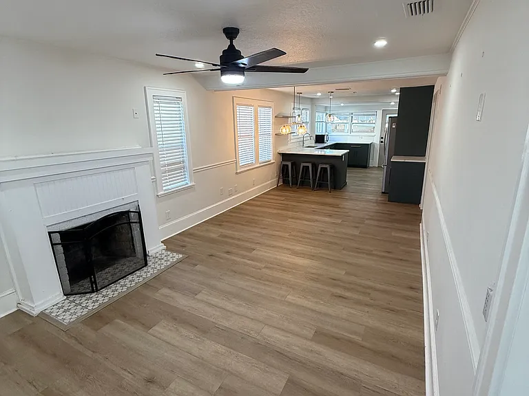 4624 Iris St N — Photo 5