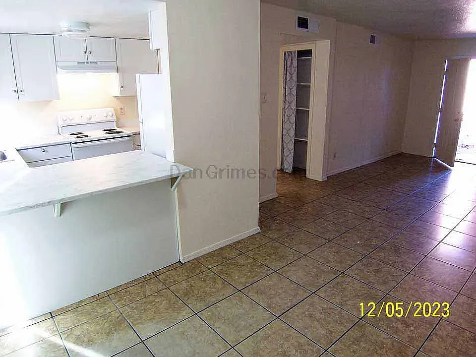 2 bed, 900 sqft, $950 — Photo 3