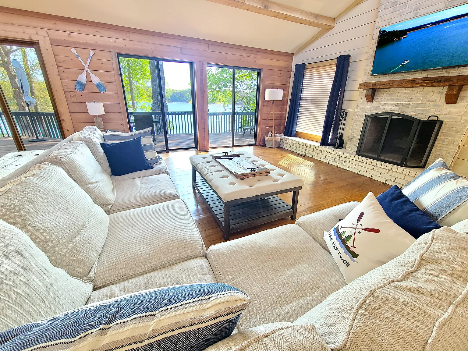 4 bed, 2520 sqft, $6,500 — Photo 2