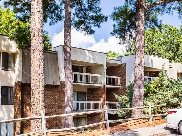 500 Umstead Dr APT B205, Chapel Hill, NC 27516