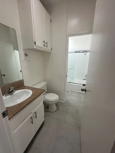 1409 Midvale Ave — Photo 4