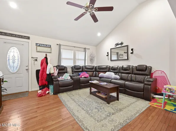 40 Breton Harbors Drive, Toms River, NJ 08753