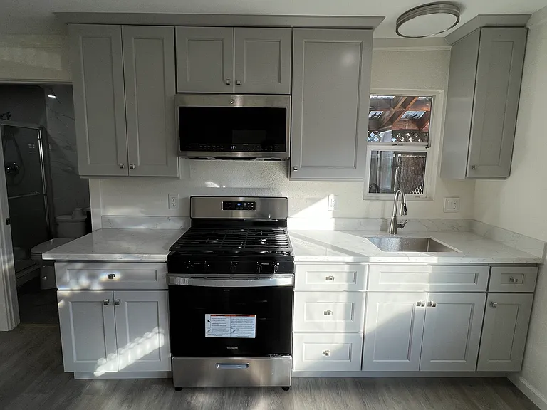 1410 Sanborn Ave — Photo 4