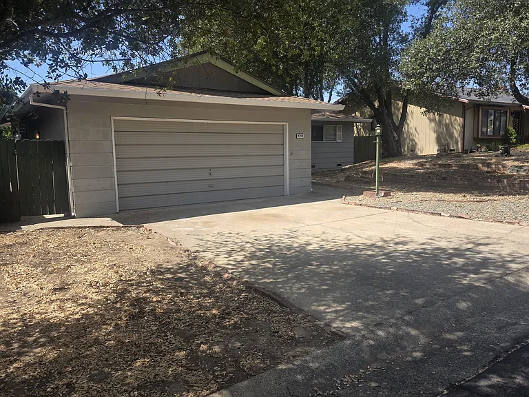 4760 Northglen St — Photo 3