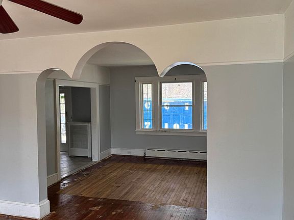 5th image of 319 W Newport St