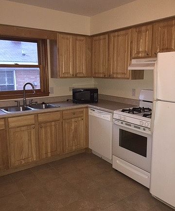 2nd image of 704 Oak Ave #704
