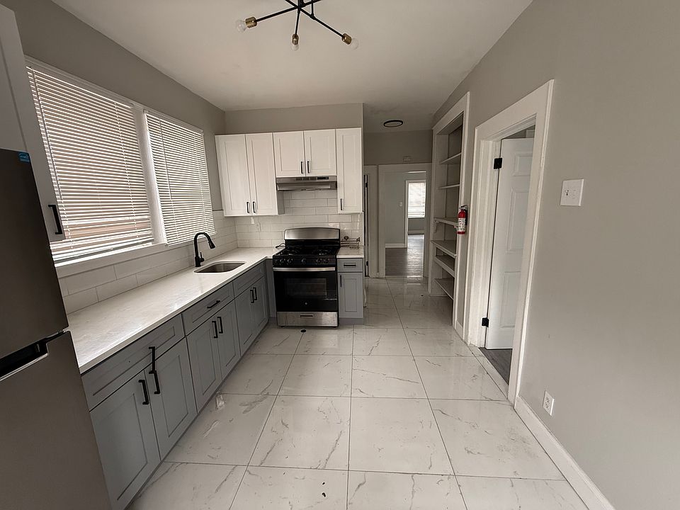 1st image of 412 14th Ave Floor 1