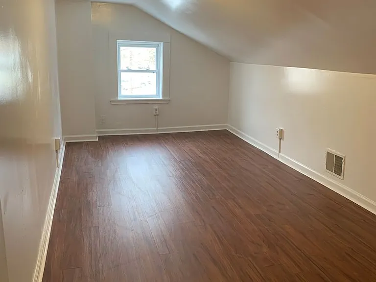 341 S Duke St — Photo 20