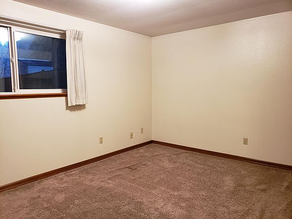 4th image of 618 Midway Dr NE