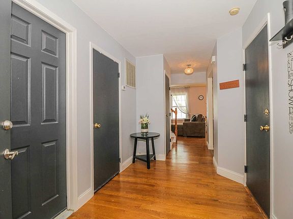 3rd image of 152 McKinney St