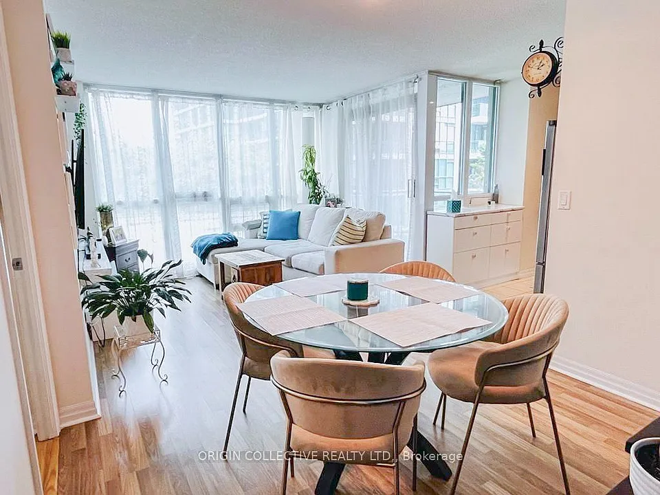 12 Yonge St #602