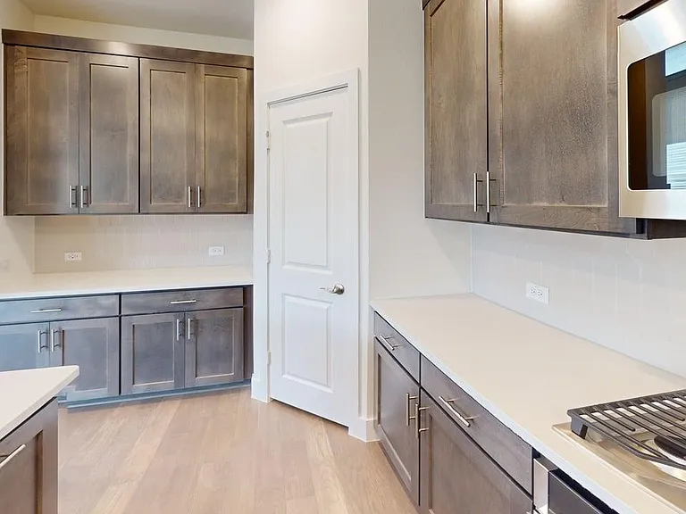 7033 Lathrop Ln — Photo 5